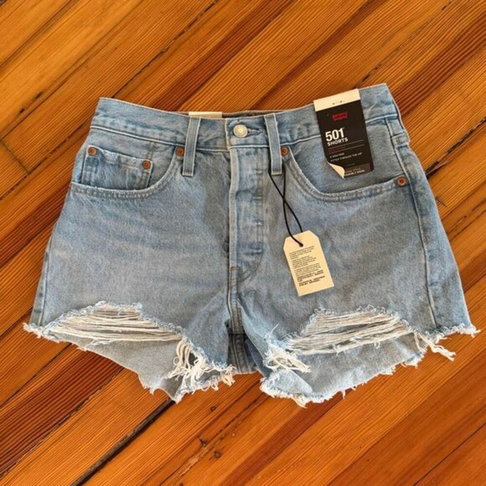 Levi’s NWT 501 Cut-Off Denim Shorts Size 26